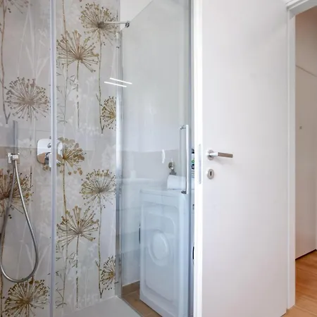 1 Bedroom Beautiful In *